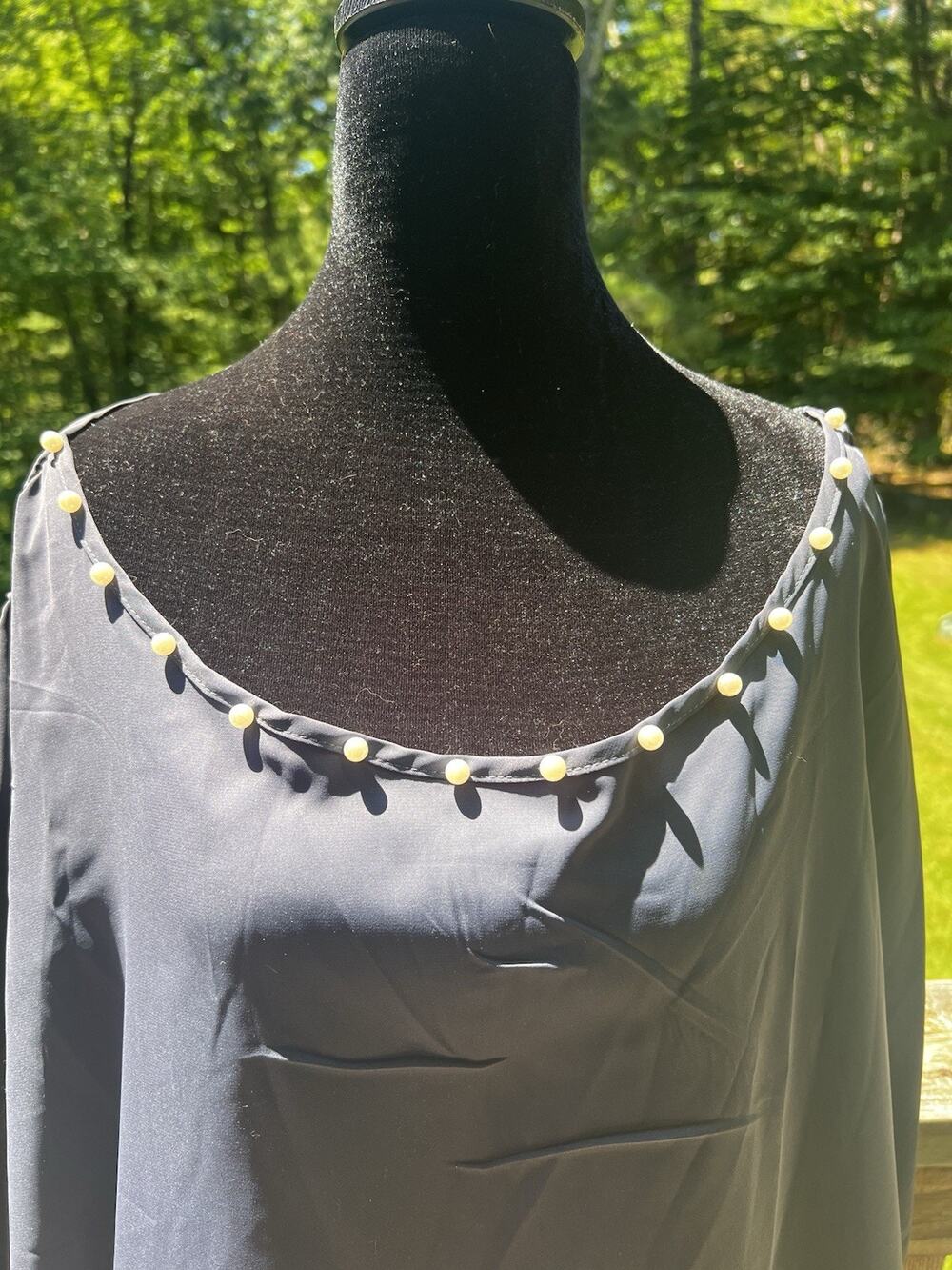 Bloom Chic NWT Gray Top Size 22 - 24 Pullover Scoop Pearl Neck Ruch Sleeve